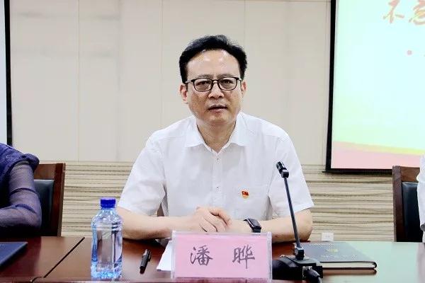 李清华副书记首先传达学习了阚全程主任在委主题教育工作会议上的讲话