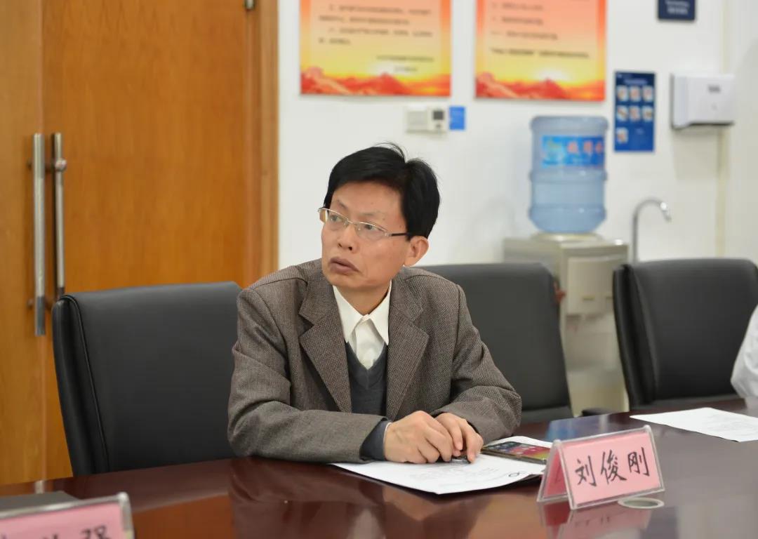 我院结核内科一病区,二病区,六病区(危重症病区)主任刘新作为该项目的